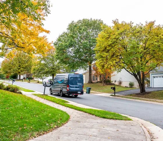 Vehicle entering a monitored driveway at night.